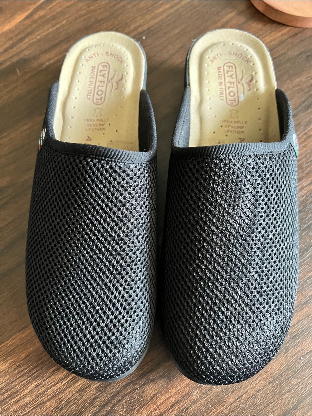 Fly Flot size 40/9 stretch mesh fabric anatomic black clogs.